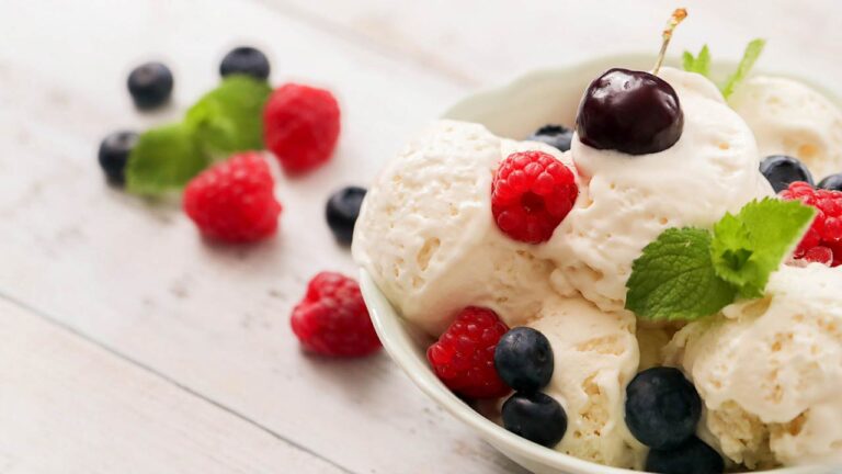 Easy-Eggless-Vanilla-Ice-Cream-Recipe